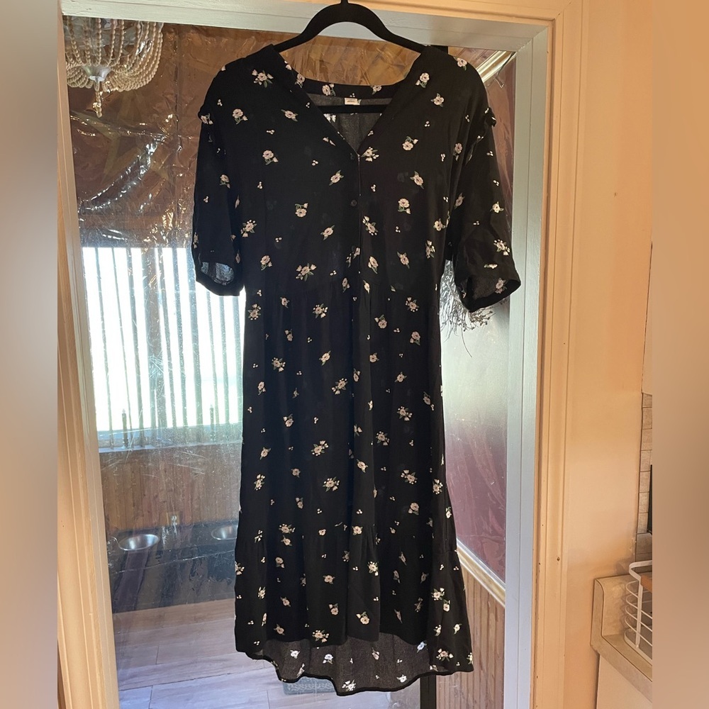 Old Navy Black and White Ruffled Tiered Midi Dress